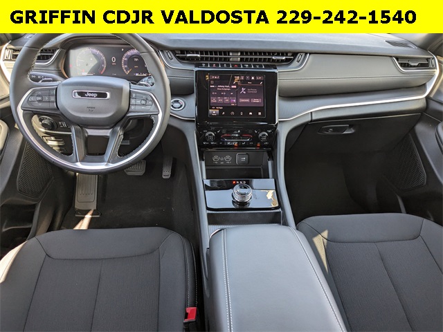 2025 Jeep Grand Cherokee Laredo photo 14