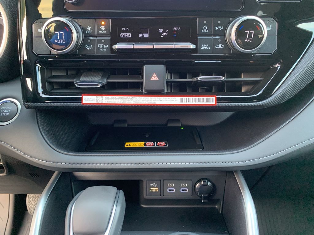2025 Toyota Highlander XSE photo 17