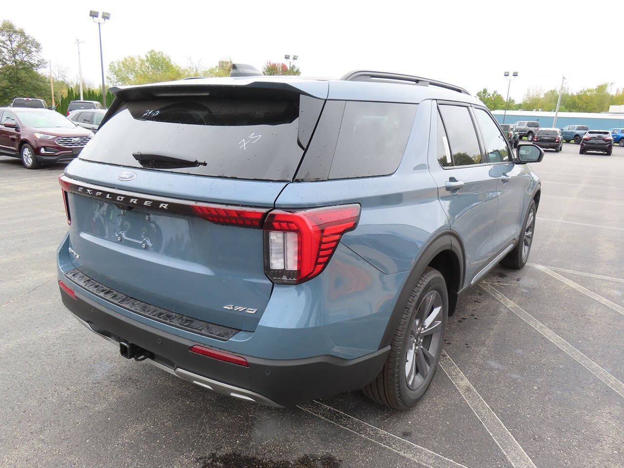 2025 Ford Explorer photo 3