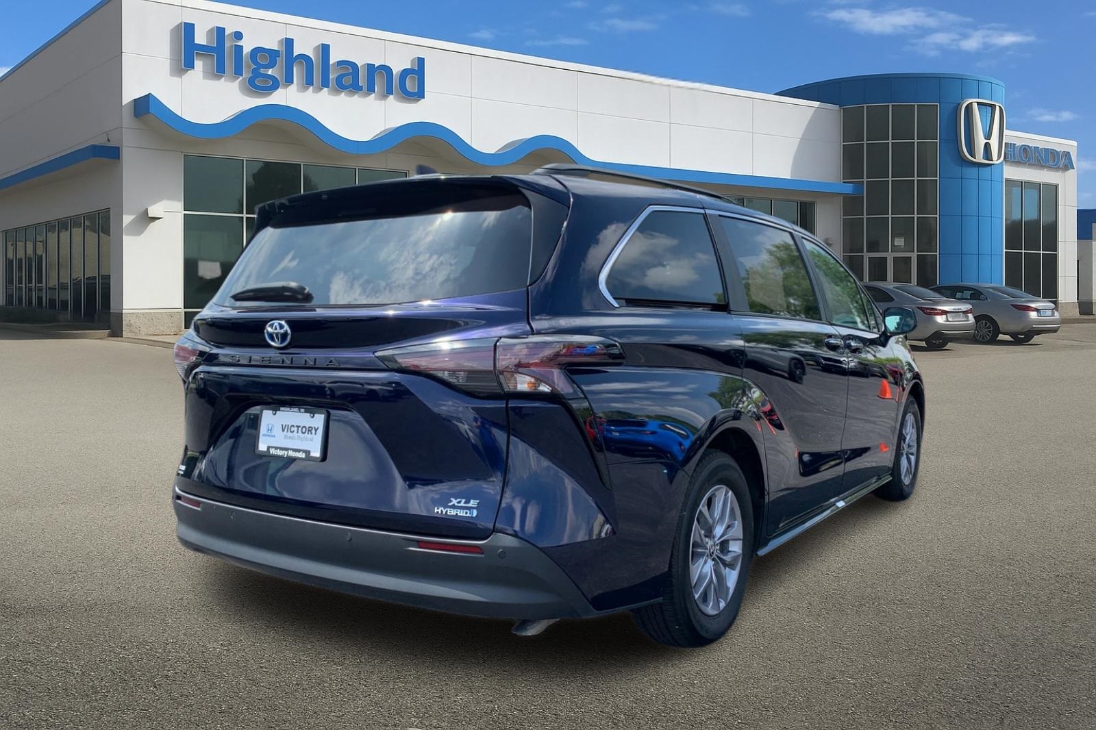 2024 Toyota Sienna XLE photo 4