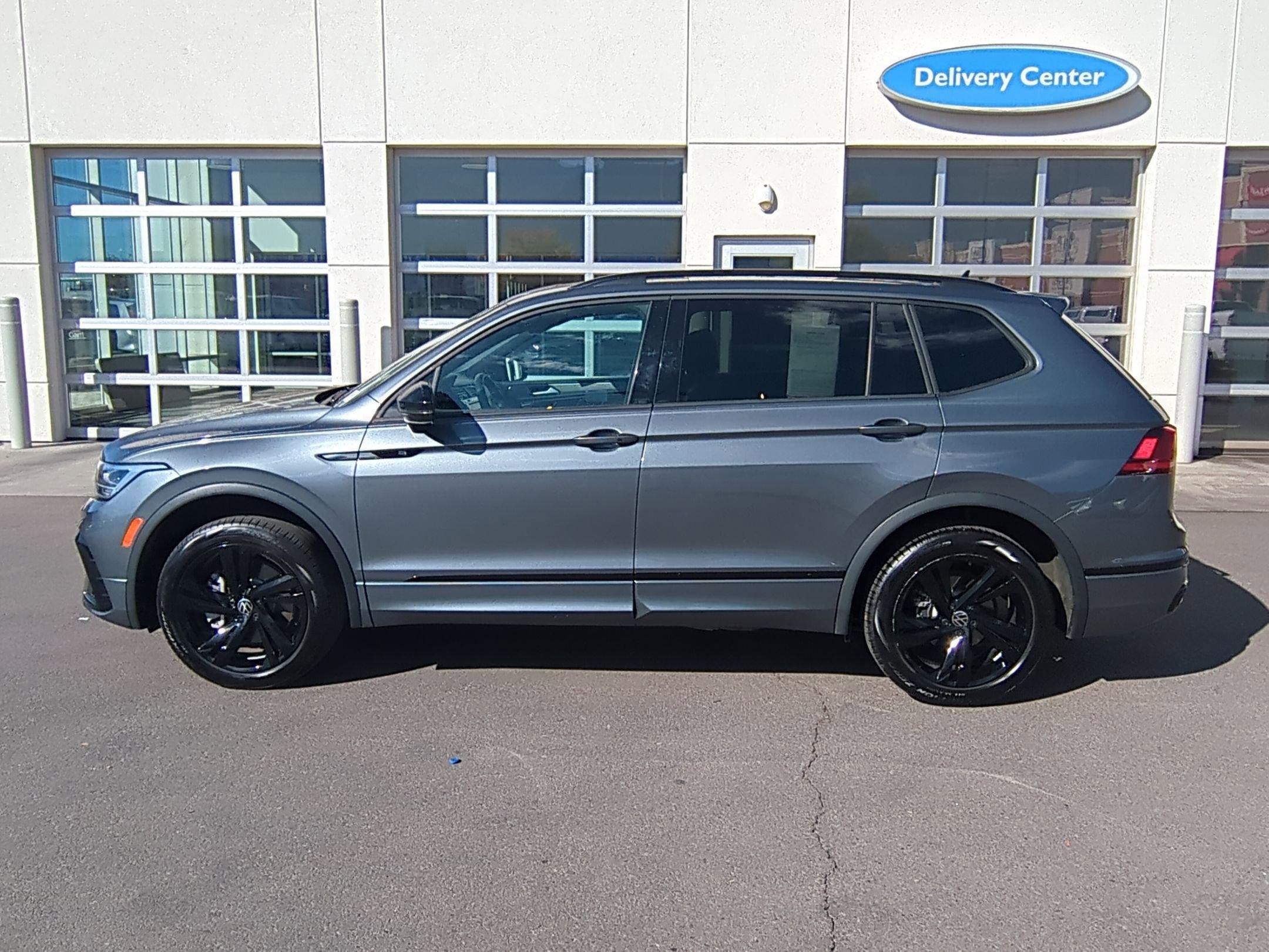 2024 Volkswagen Tiguan SE R-Line Black photo 5