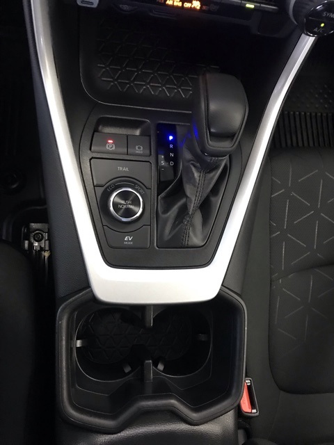 2024 Toyota RAV4 Hybrid XLE photo 18