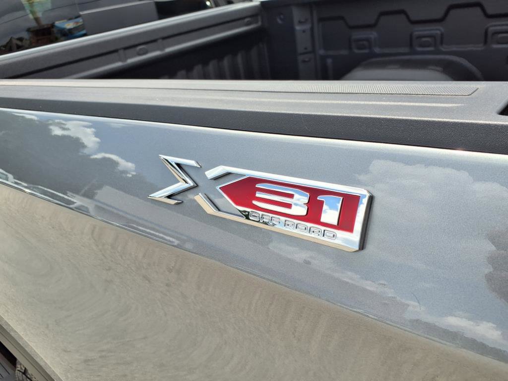 2025 Gmc Sierra SLT photo 23