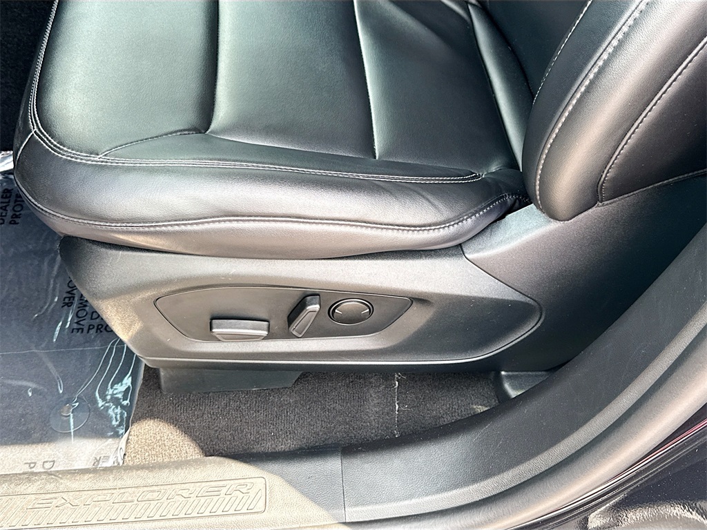 2023 Ford Explorer XLT photo 14