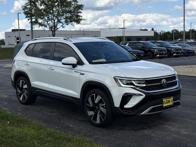 2024 Volkswagen Taos SEL photo 4