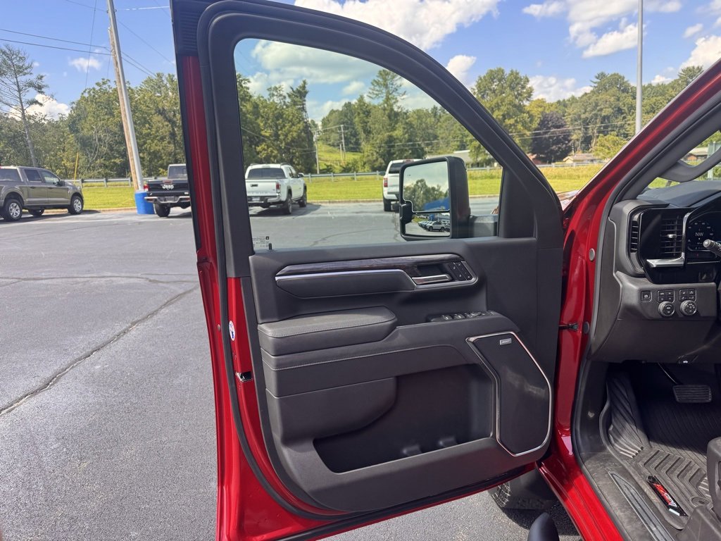 2025 Chevrolet Silverado 2500HD LTZ photo 18