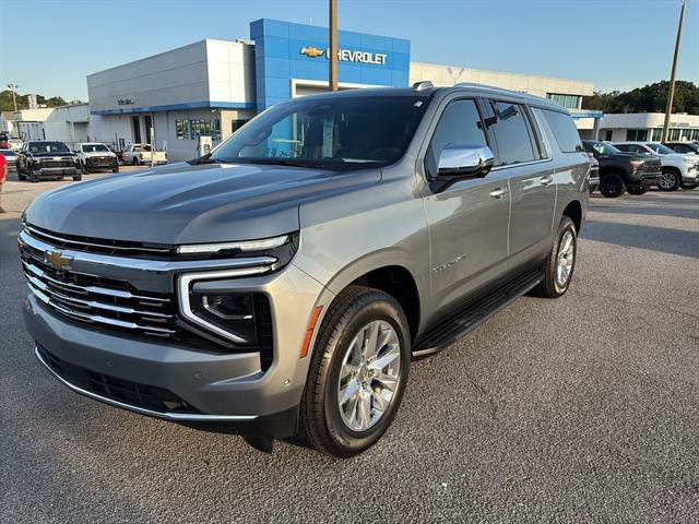 2025 Chevrolet Suburban Premier photo 3