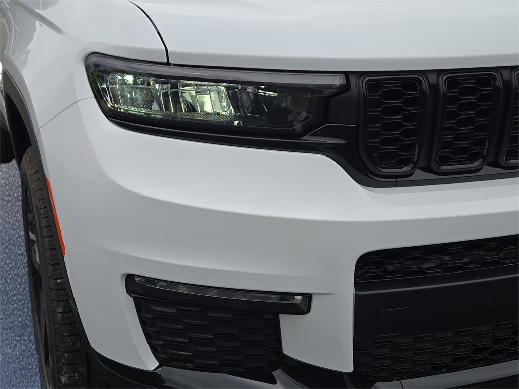 2025 Jeep Grand Cherokee Limited photo 4
