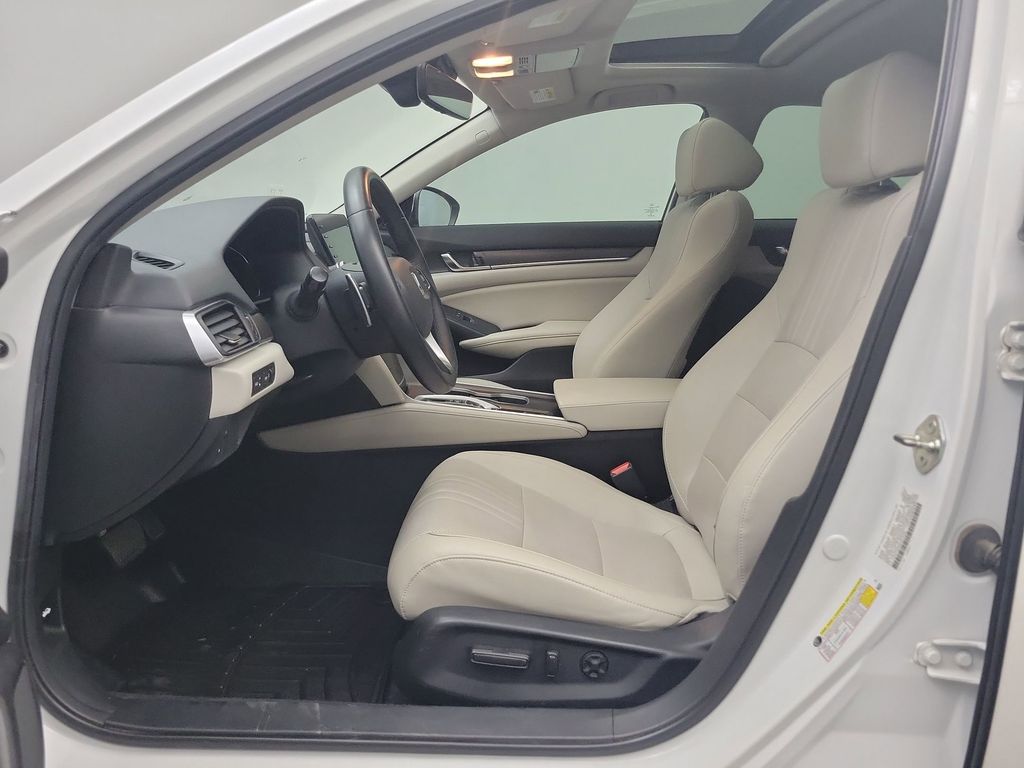 2019 Honda Accord Touring 2.0T photo 4