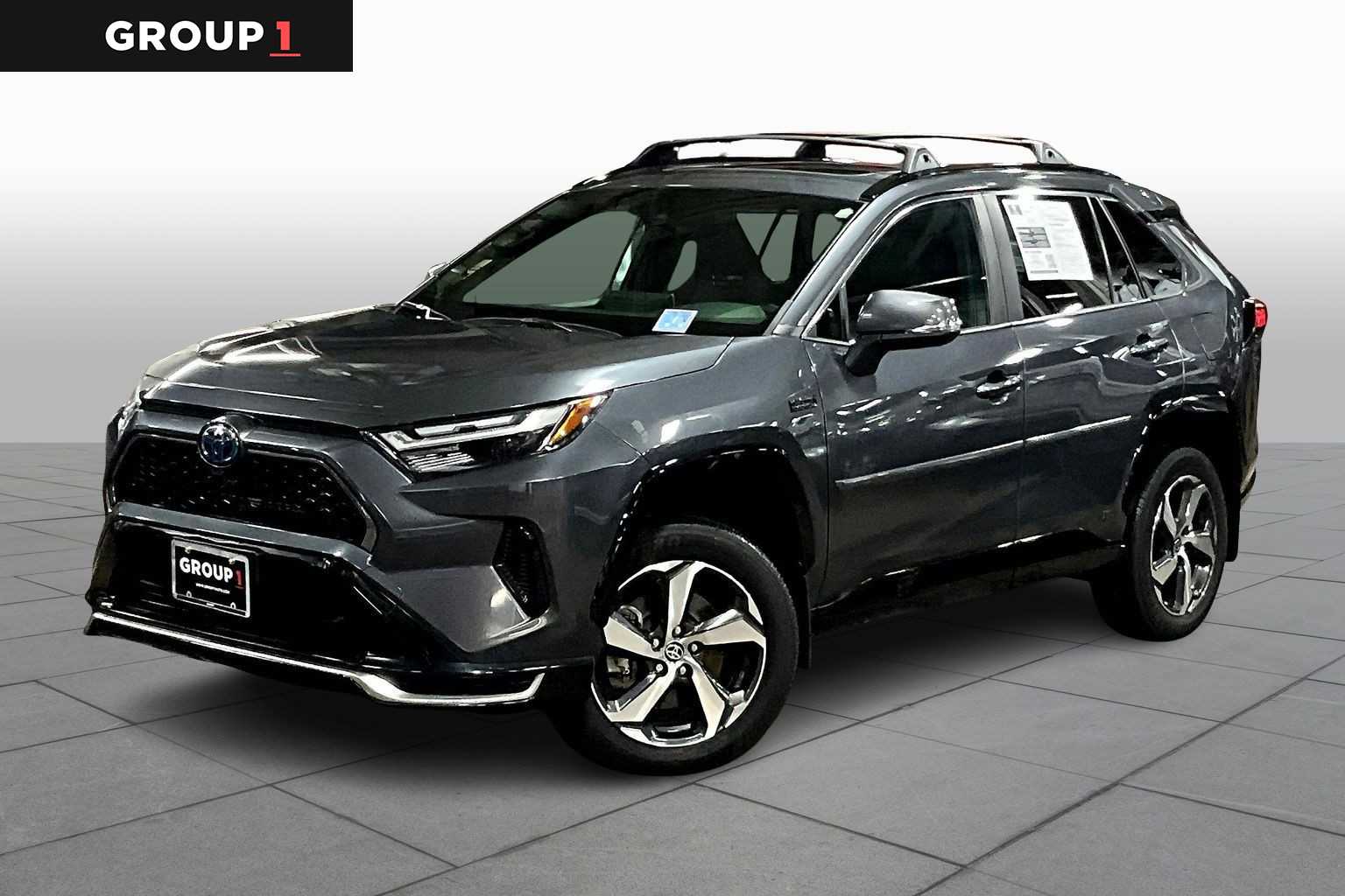 2023 Toyota RAV4 SE's photo