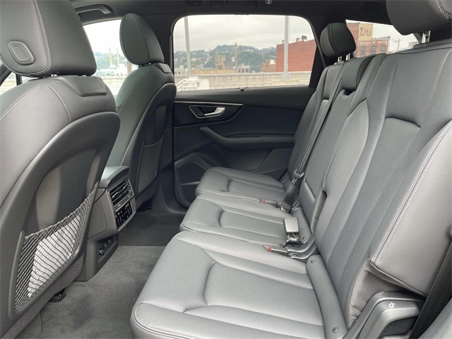 2025 Audi Q7 55 Premium Plus photo 11