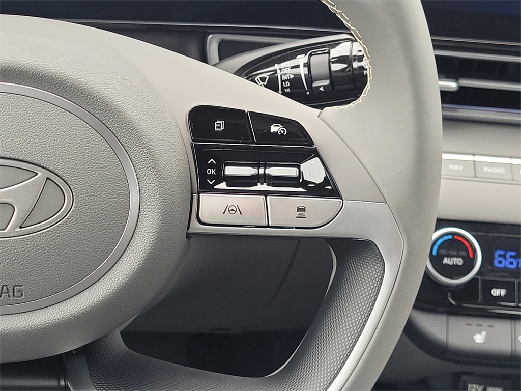 2024 Hyundai Elantra SEL Convenience photo 27