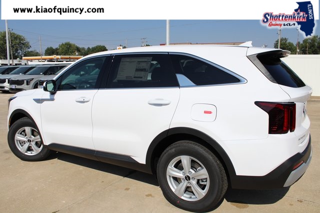 2026 Kia Sorento LX photo 3