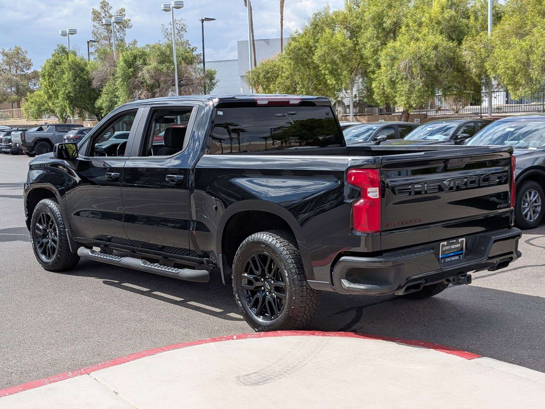 2022 Chevrolet Silverado 1500 RST photo 3