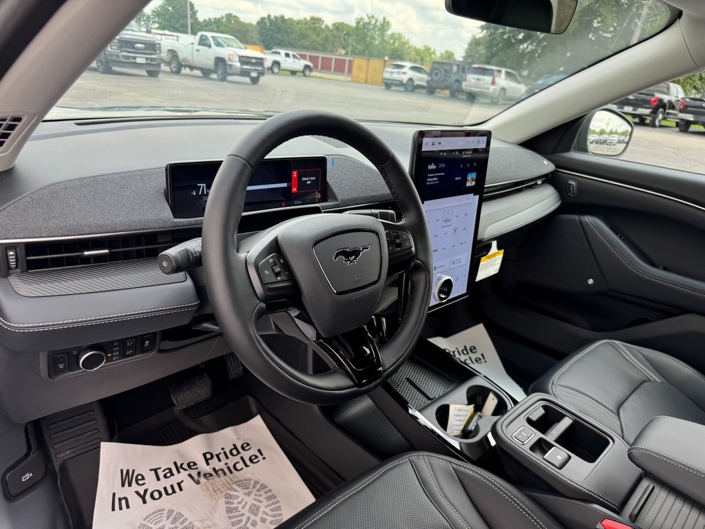 2025 Ford Mustang Mach-E Premium photo 13