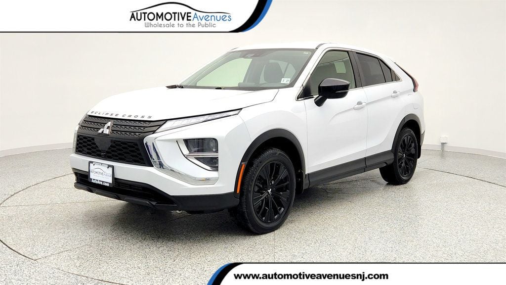 2022 Mitsubishi Eclipse Cross LE's photo