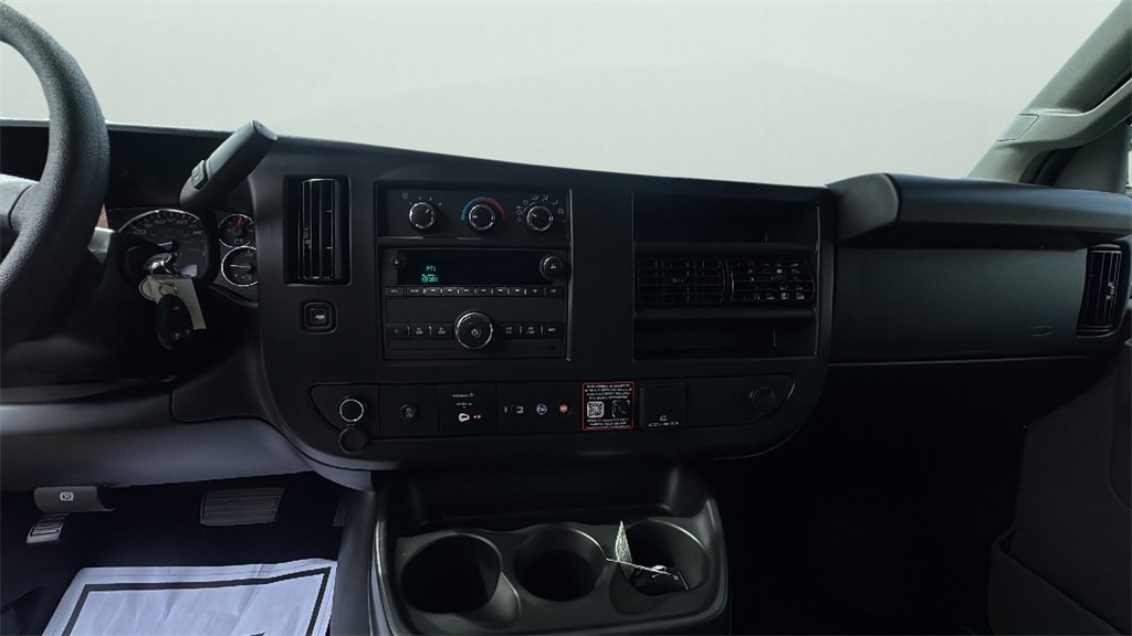 2025 Gmc Savana Cutaway 3500 photo 6
