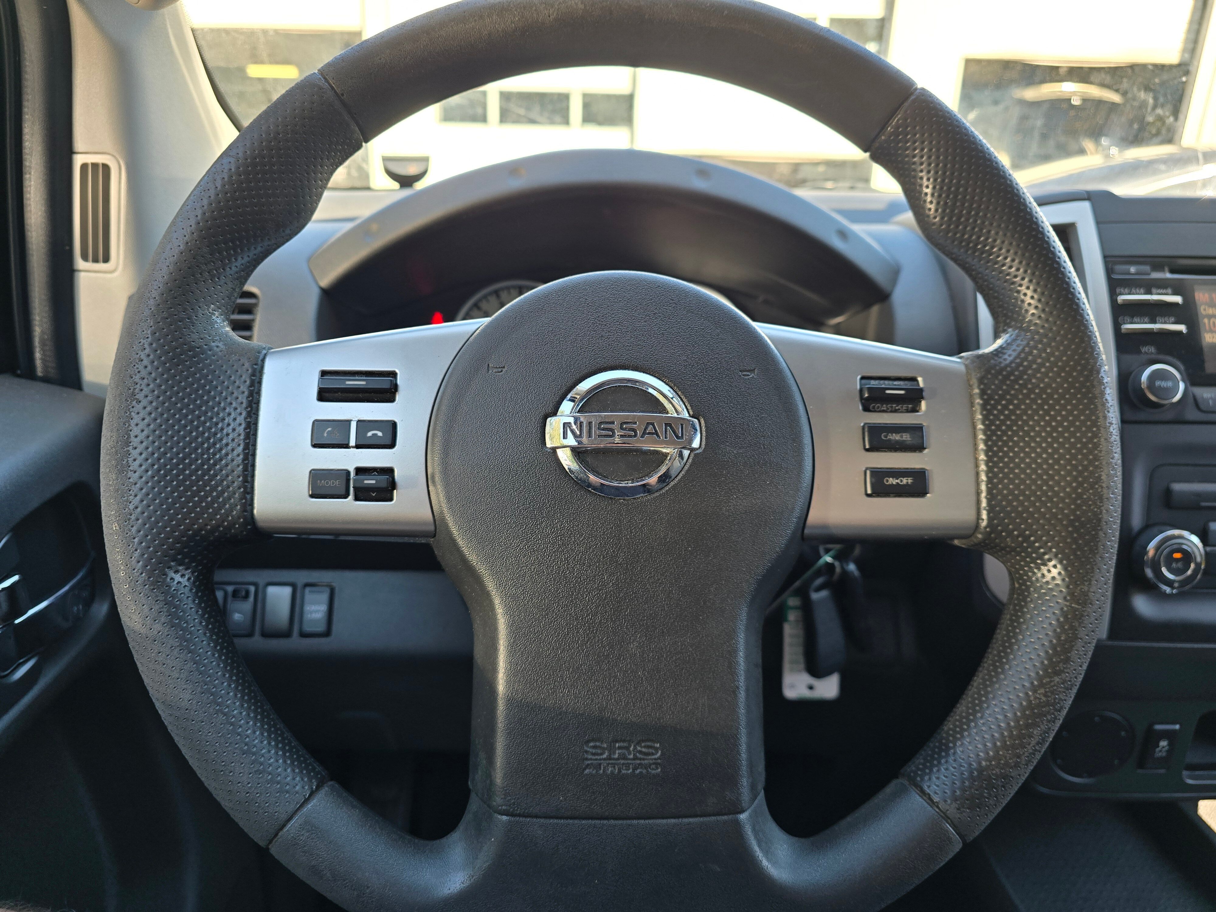 2013 Nissan Frontier Desert Runner photo 3