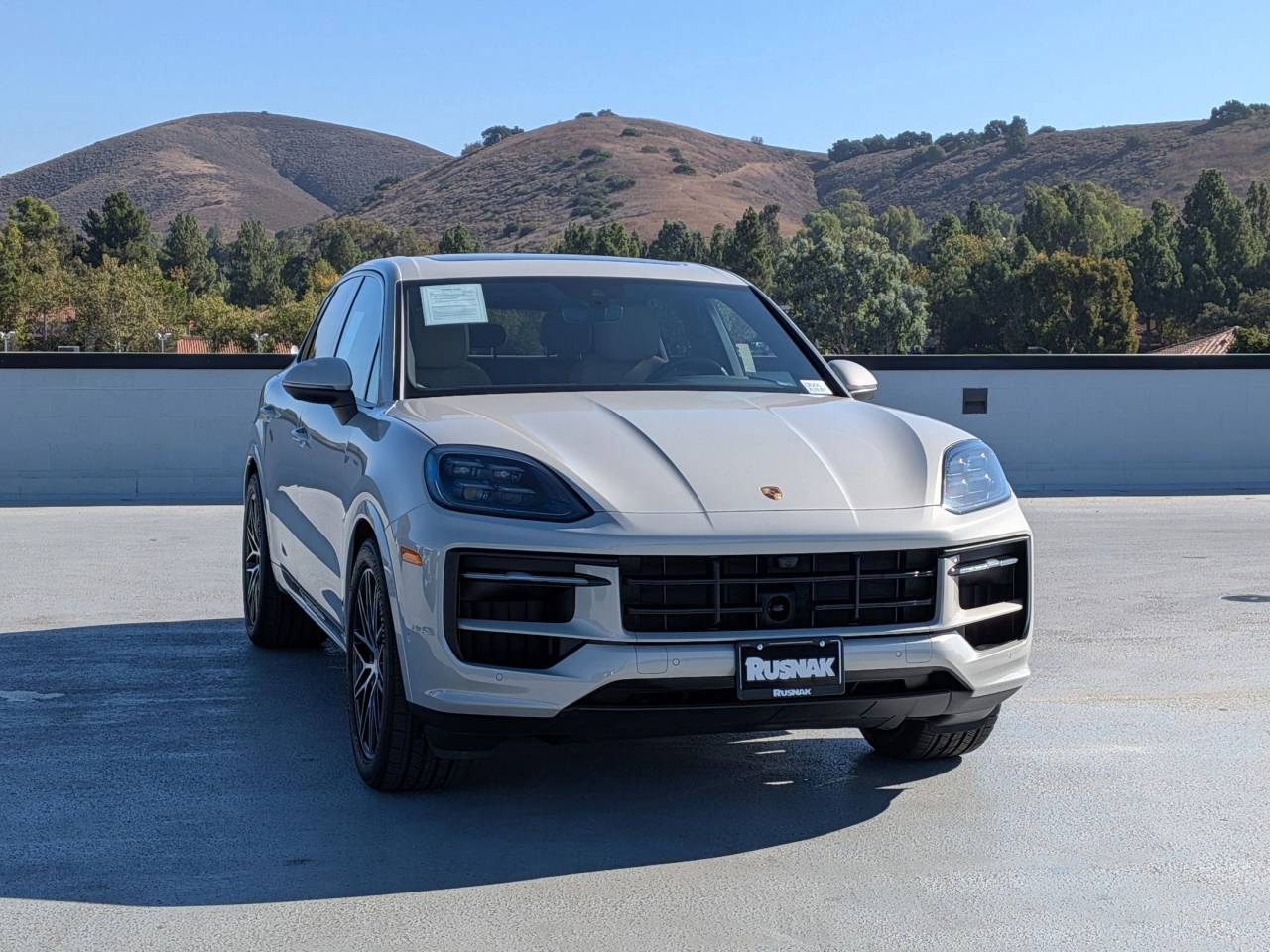 2025 Porsche Cayenne Base photo 6