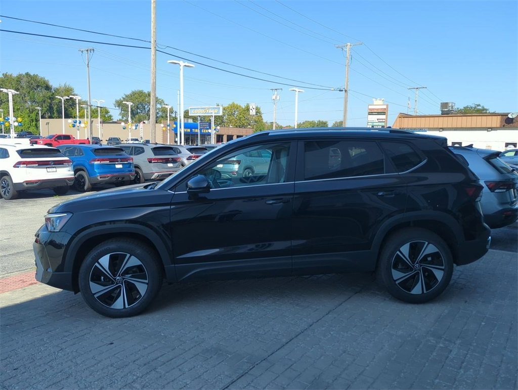 2025 Volkswagen Taos SE photo 3