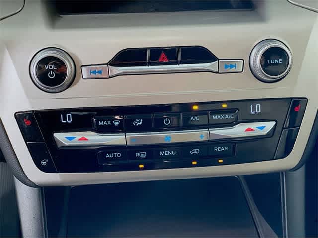 2021 Ford Explorer XLT photo 17