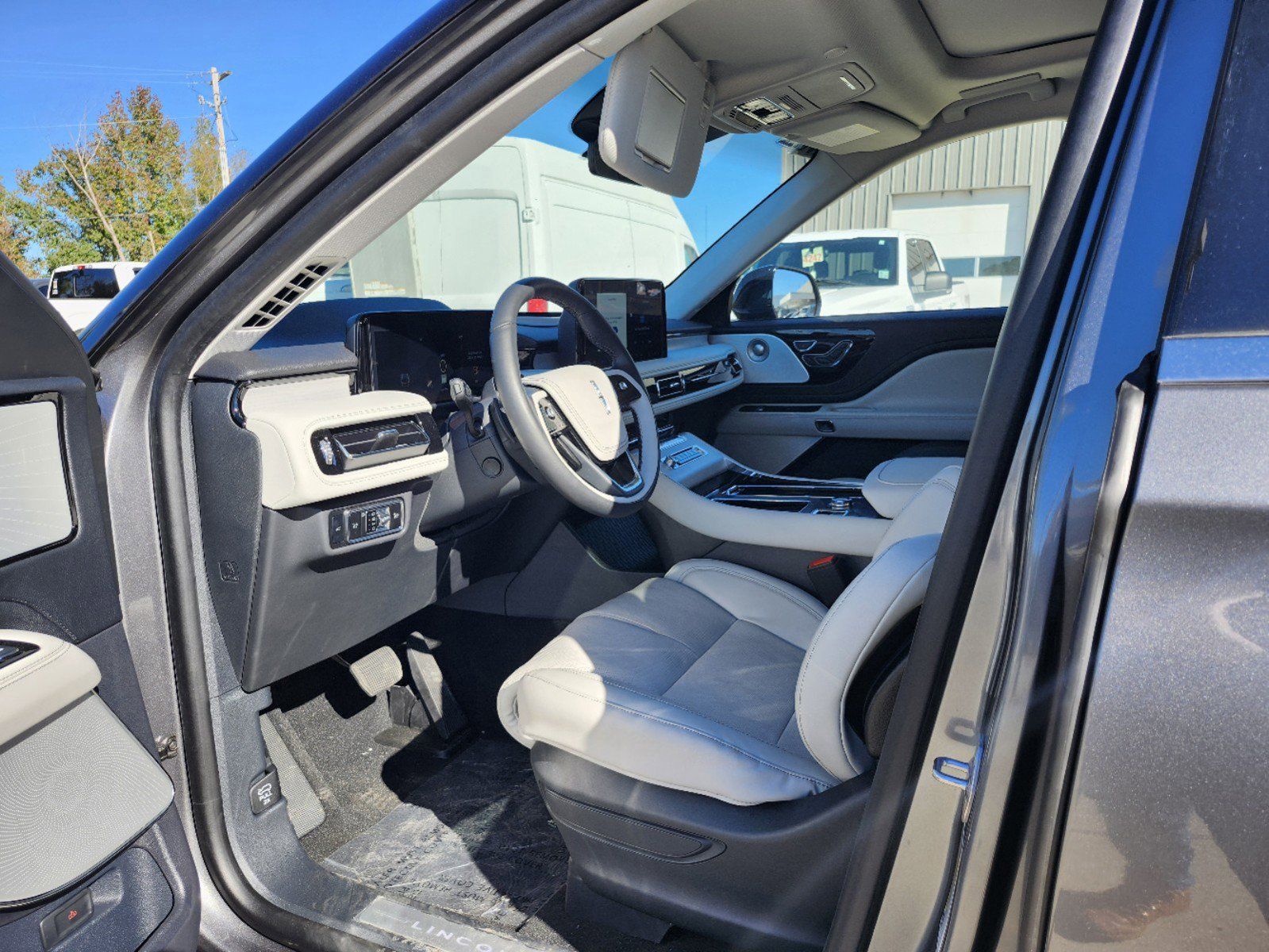 2025 Lincoln Aviator Reserve photo 3