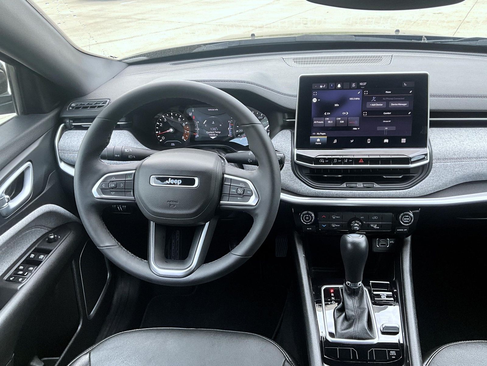 2023 Jeep Compass Latitude Lux photo 13