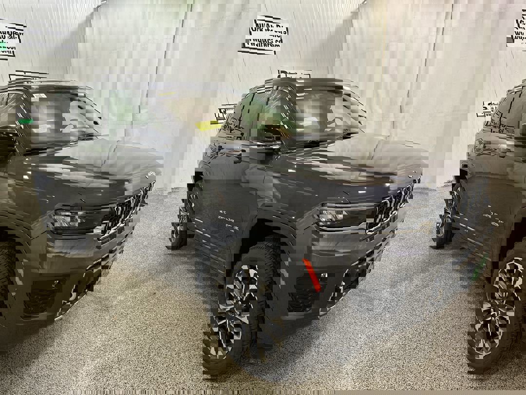 2025 Jeep Grand Cherokee Overland's photo