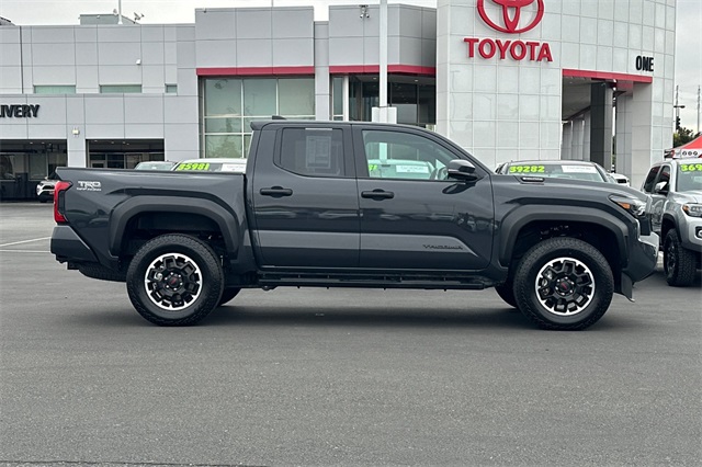 2024 Toyota Tacoma TRD 4x4 photo 3
