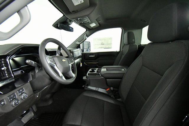 2025 Chevrolet Silverado 3500HD LT photo 4