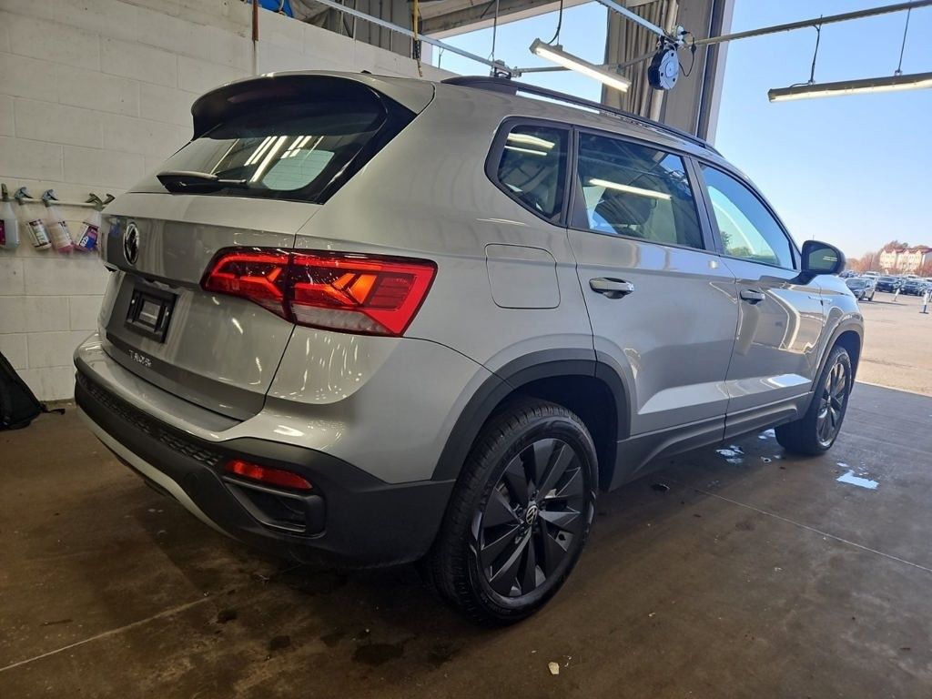 2024 Volkswagen Taos S photo 3