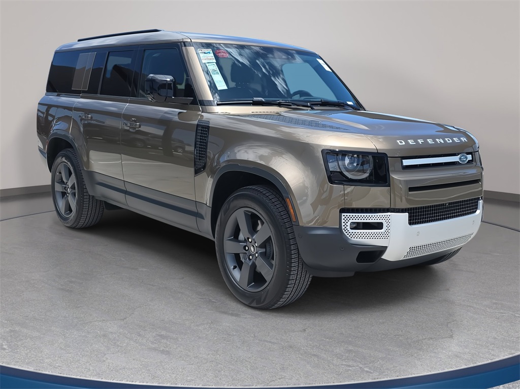 2025 Land Rover Defender 130 S photo 3