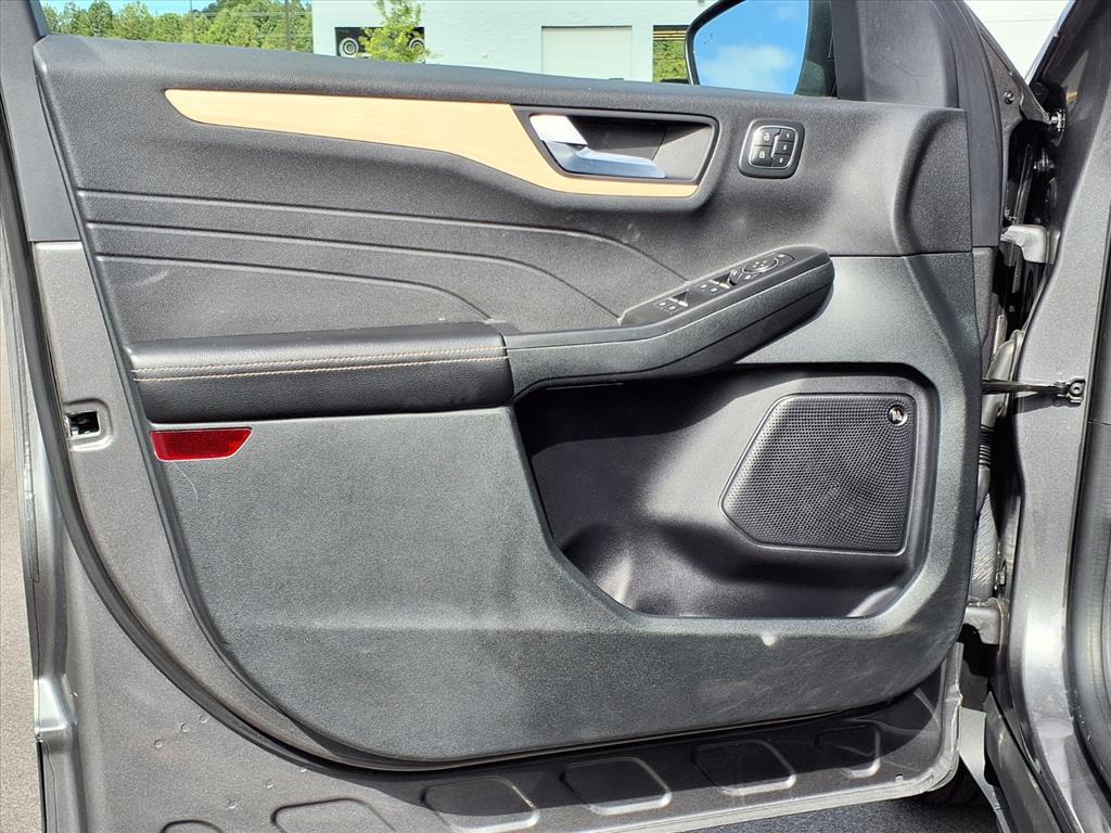 2022 Ford Escape Titanium photo 4