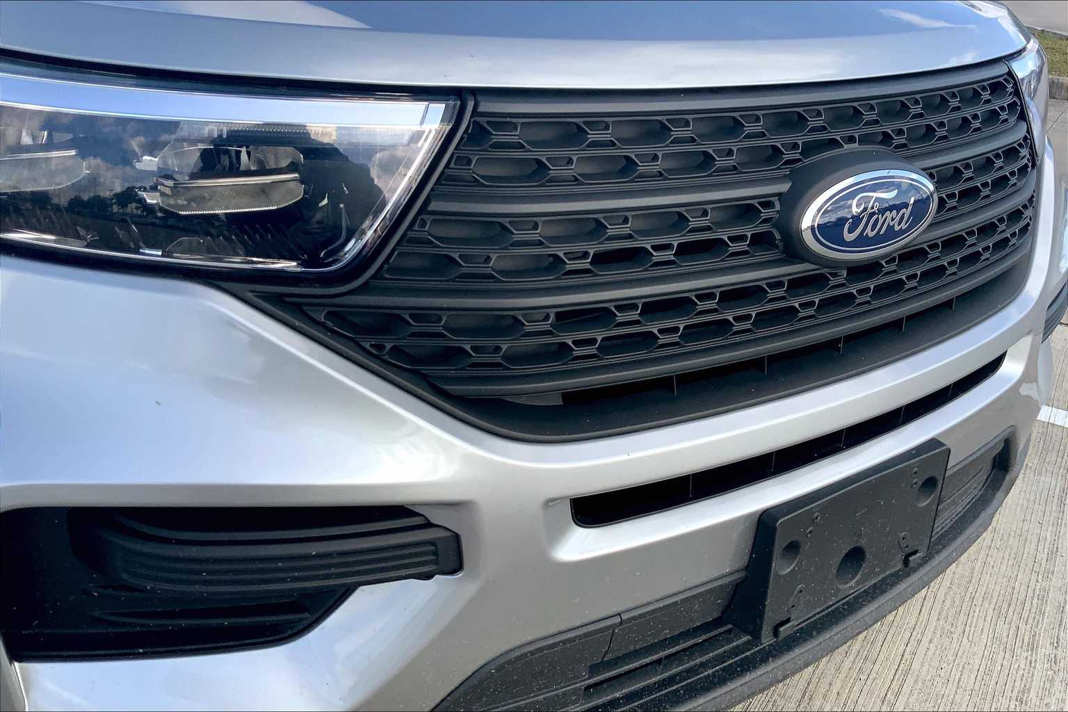 2022 Ford Explorer Base photo 24