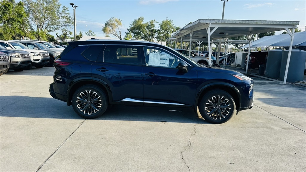 2025 Nissan Rogue Platinum photo 7