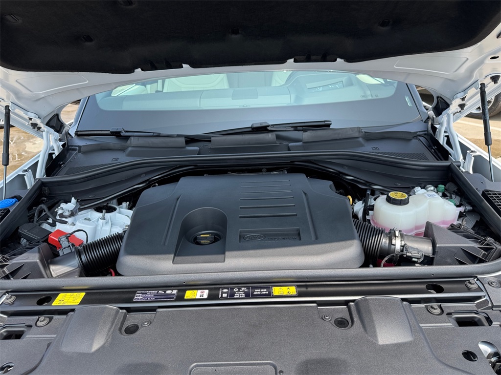 2025 Land Rover Range Rover SE photo 17