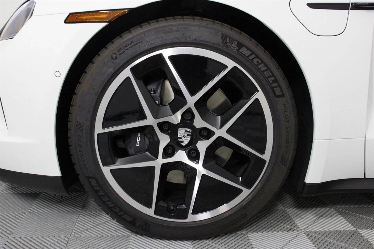 2025 Porsche Taycan 4 photo 16