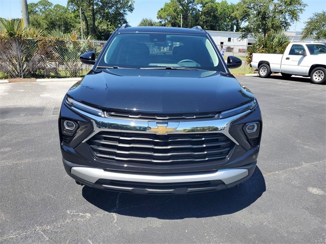 2025 Chevrolet Trailblazer LT photo 2