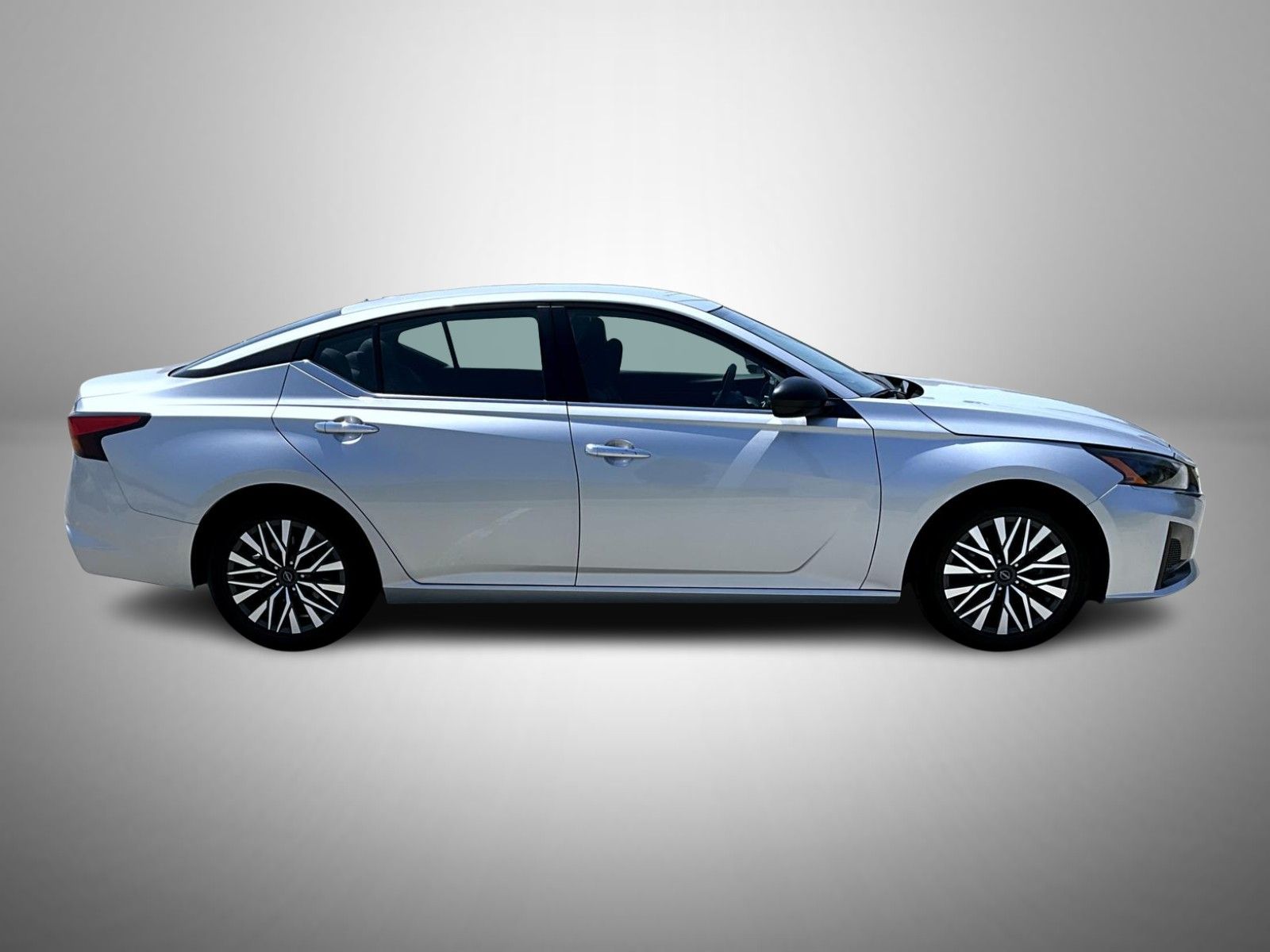 2024 Nissan Altima 2.5 SV photo 4