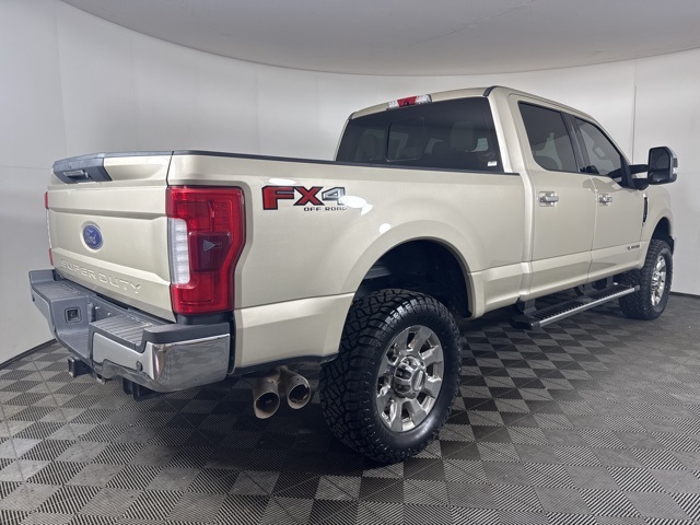 2017 Ford F-350 Lariat photo 3