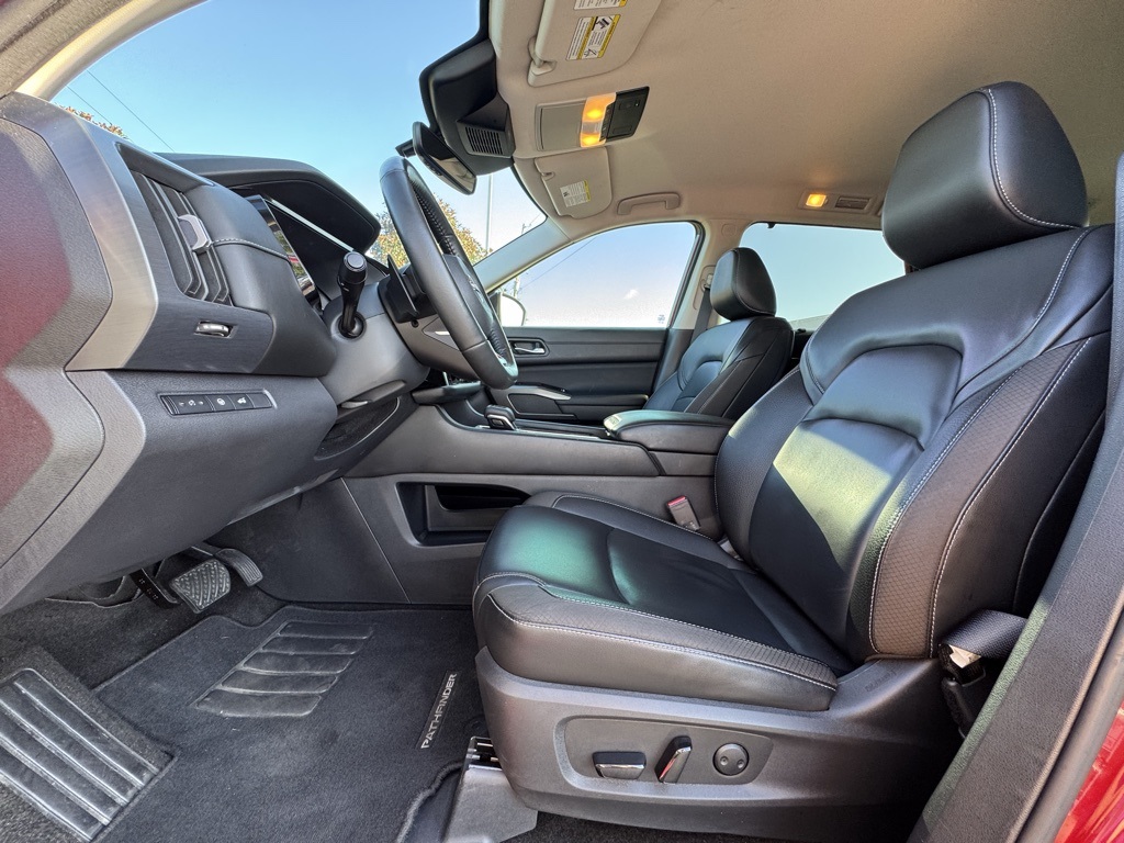 2023 Nissan Pathfinder SL photo 17