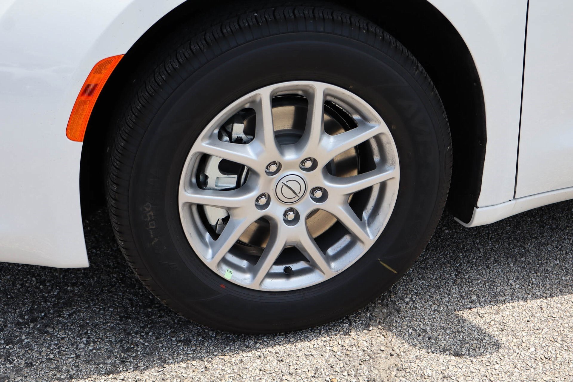 2025 Chrysler Voyager LX photo 4