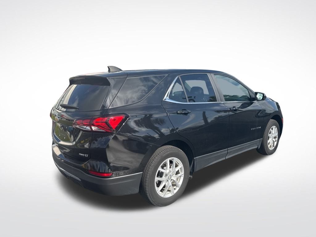 2023 Chevrolet Equinox LT photo 2