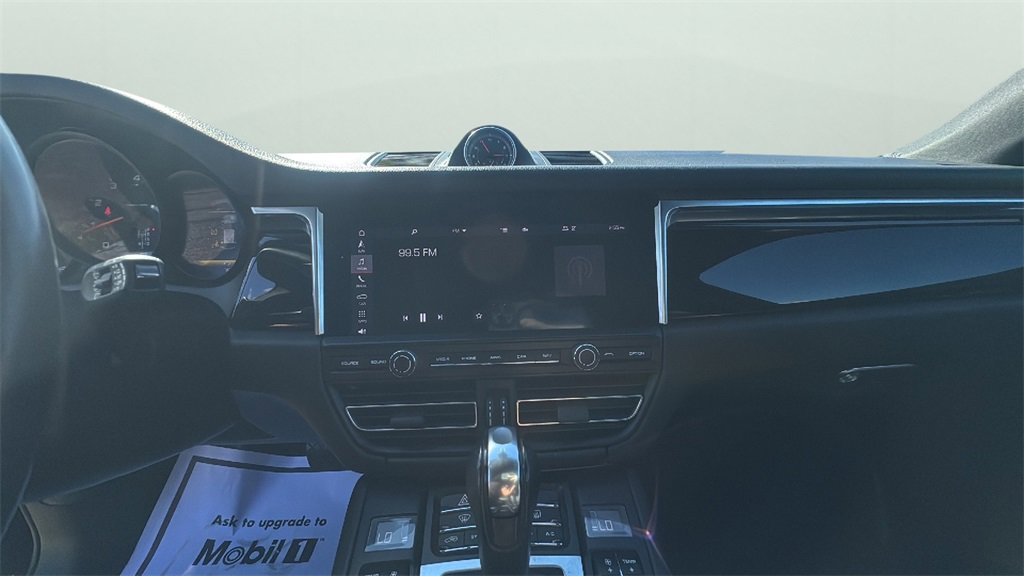 2020 Porsche Macan photo 9