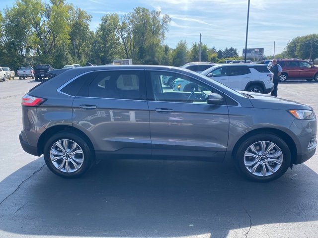 2024 Ford Edge Titanium photo 4