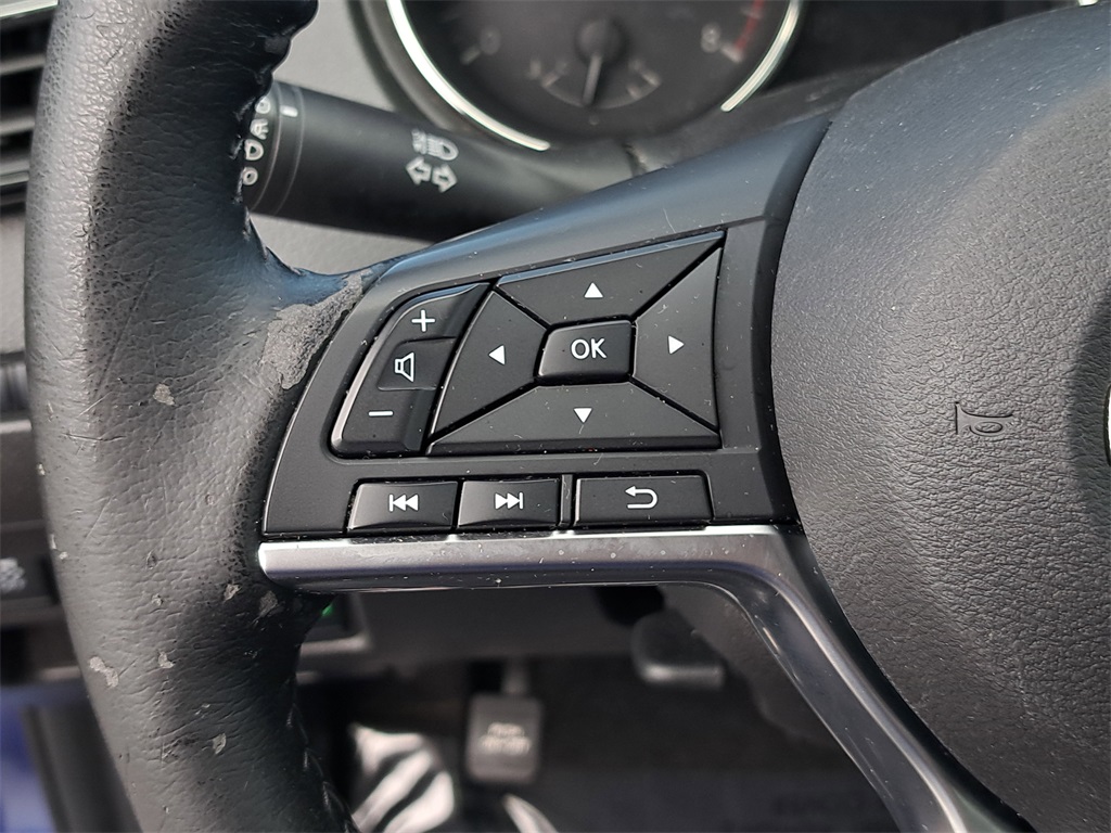 2020 Nissan Rogue SV photo 24