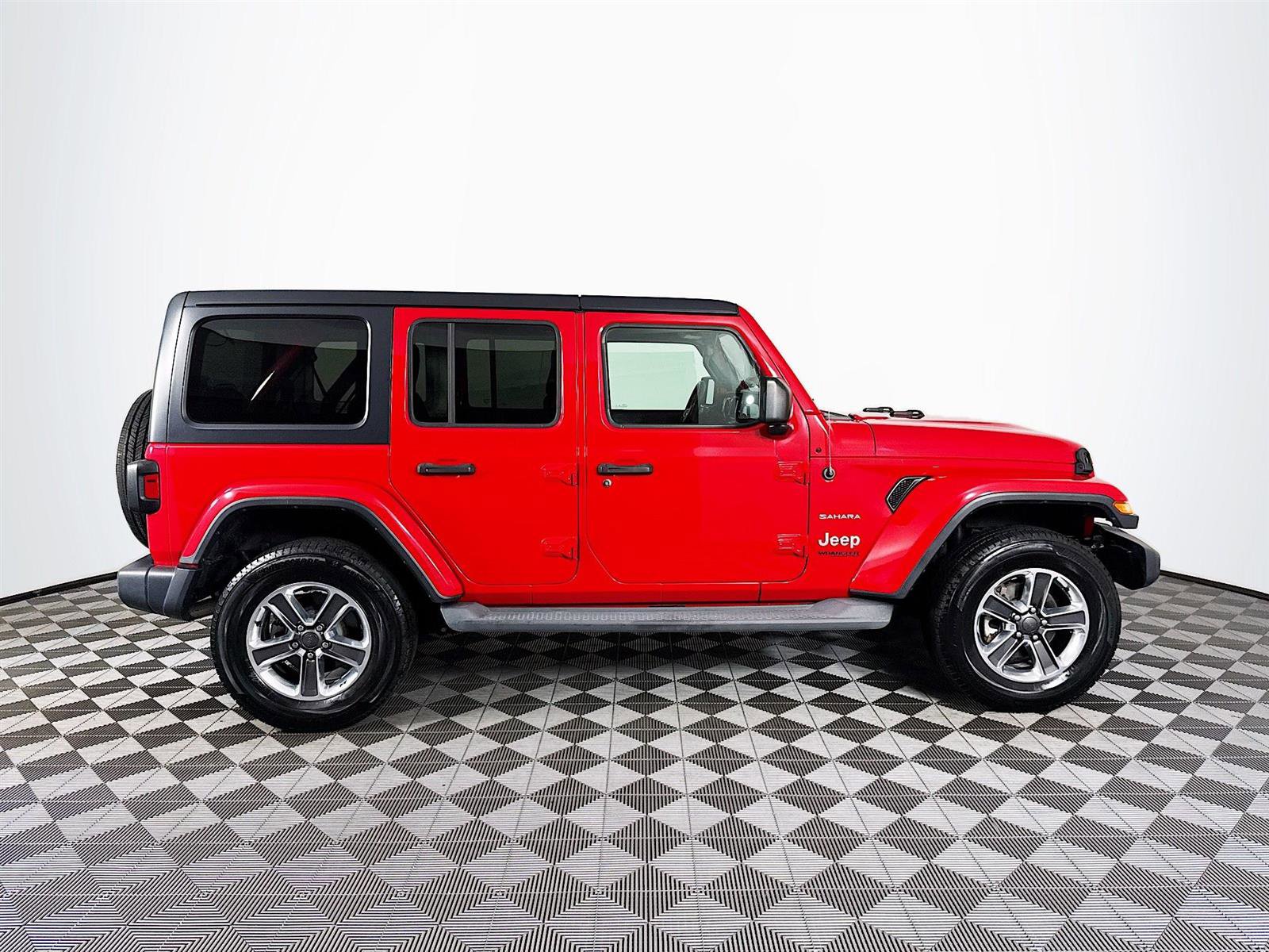 2019 Jeep Wrangler Unlimited Sahara photo 6
