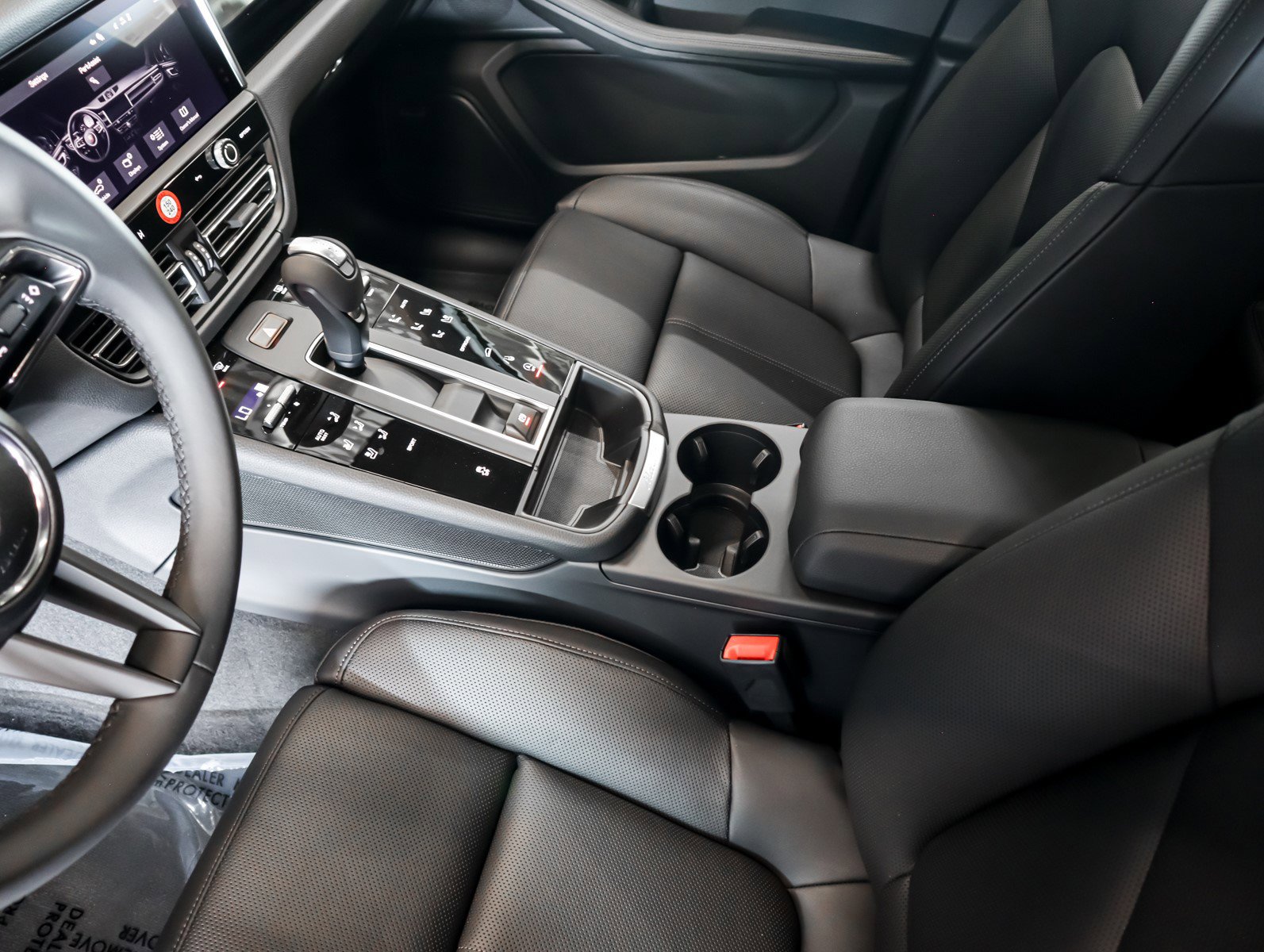 2025 Porsche Macan T photo 17