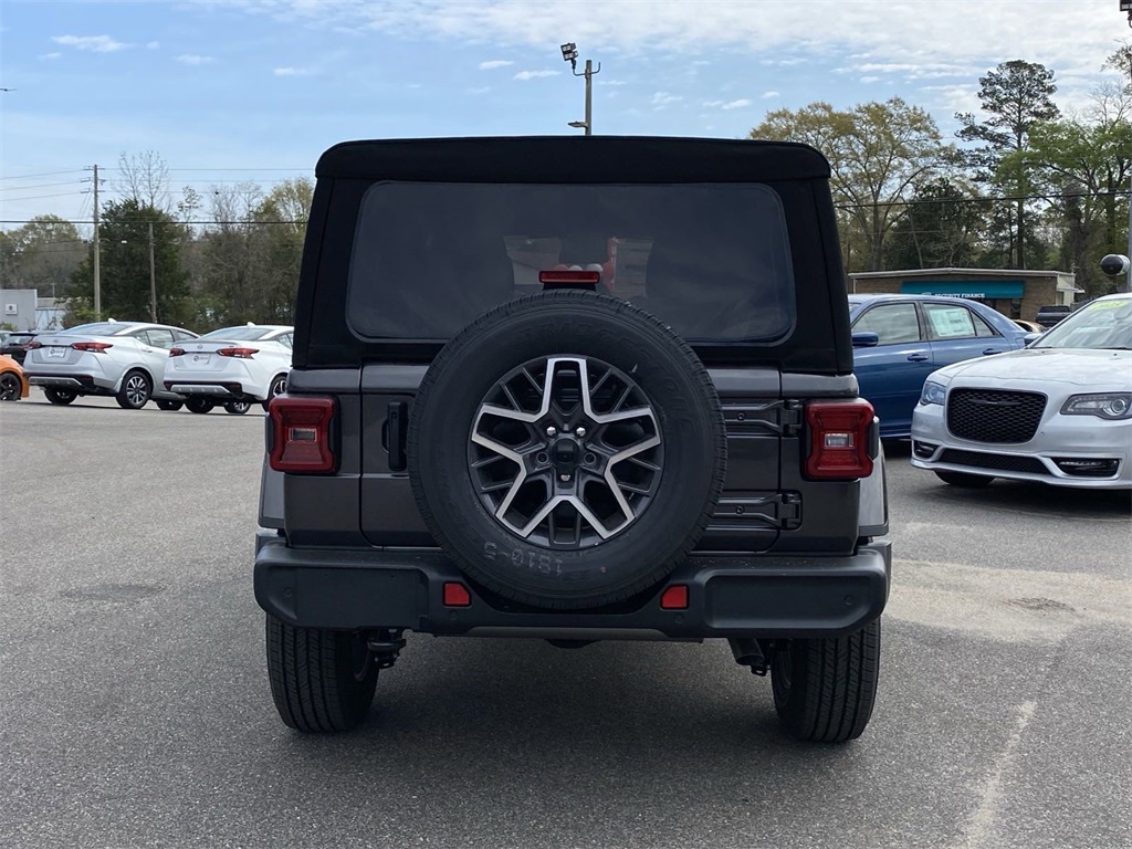2024 Jeep Wrangler Sahara photo 4