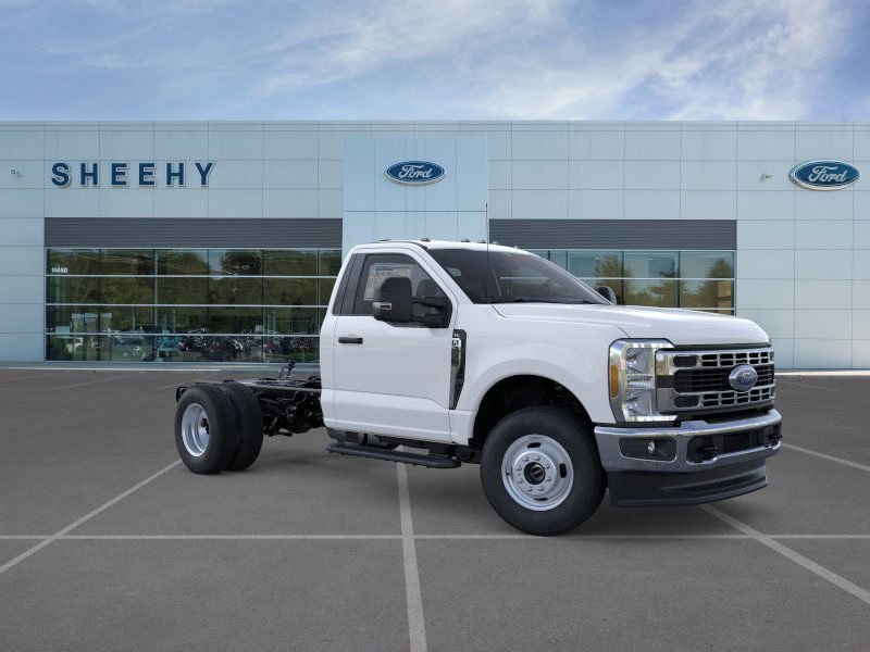 2025 Ford F-350 Super Duty Chassis Cab XL's photo
